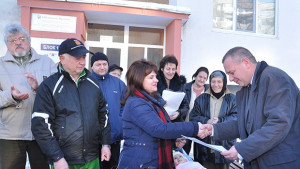 Връчиха договора на първия блок готов за саниране