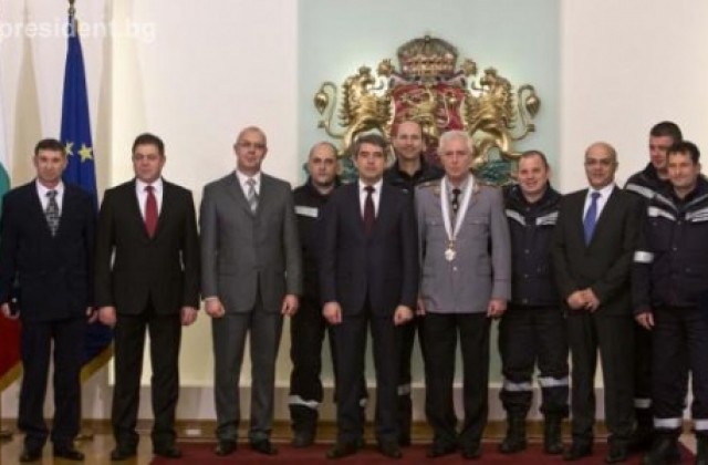 Наши пожарникари с държавни отличия от президента Росен Плевнелиев