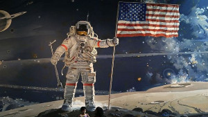 Камера запечатала стъпването на Нийл Армстронг на Луната е намерена