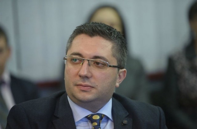 Зам.-министър разяснява безплатното саниране