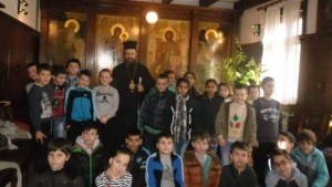 Дядо Серафим беседва с ученици в Благоевград