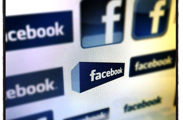 За милиони потребители Facebook не е в интернет