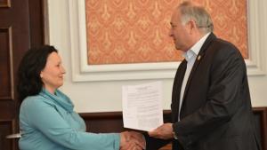 Връчиха дипломите на трима души от Общностният център в Сливен