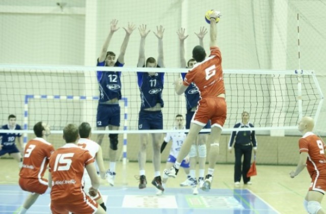 Марек се справи с Нефтохимик и се доближи до лидера