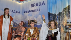 Вино и питка от лимец за гостите на врачанския щанд