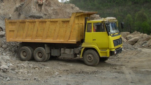 Областният управител инспектира ремонта на пътя между Миндя и Мерданя