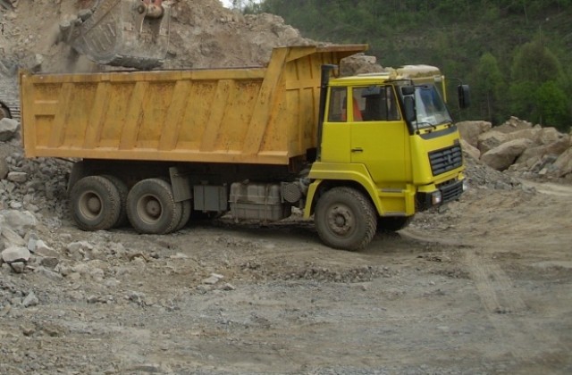 Областният управител инспектира ремонта на пътя между Миндя и Мерданя