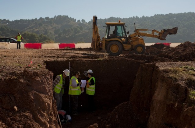 Гръцки археолози откриха гробница с две прегърнати тела