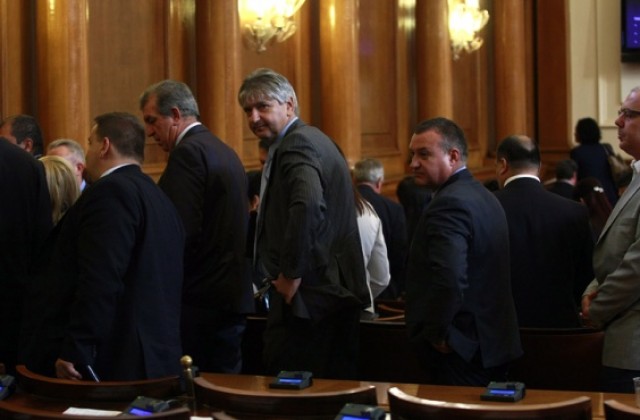 Депутатската заплата се вдигна със 186 лв., президентската стана 5772 лв.