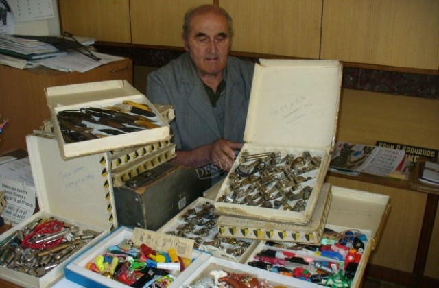 Отиде си най- големият колекционер на свирки в България