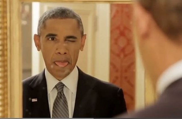 Не сте виждали този Обама - прави си селфи, плези се в огледалото (ВИДЕО)