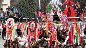 Над 800 кукери във фестивала на маскарадните игри