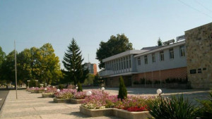 Строят защитено жилище в Кула