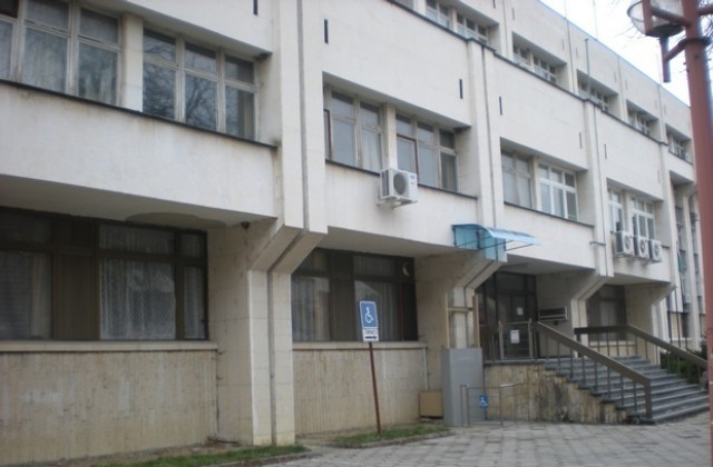 Заловиха джебчийка, избрала за свое работно място ул. Опълченска в Габрово