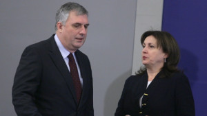 АВБ вижда слабост на кабинета в искането за теглене на