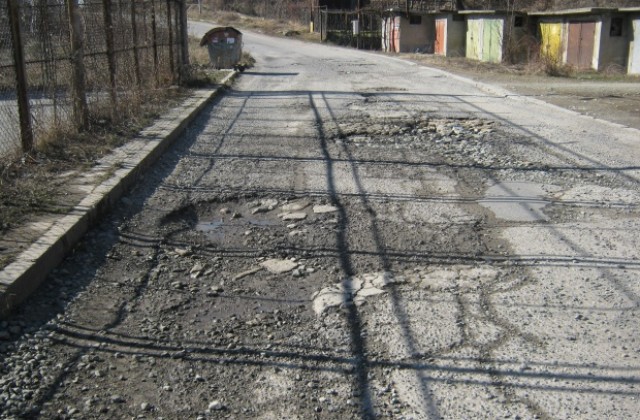 Жители на кв. Байкал внесоха подписка за ремонт на улиците в комплекса