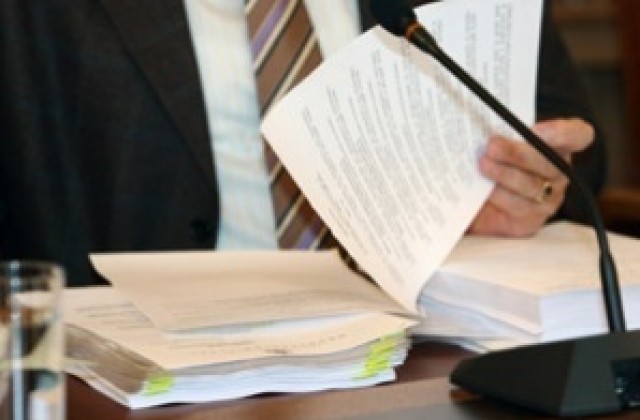 Подписани са първите два договора за саниране на жилища в Севлиево