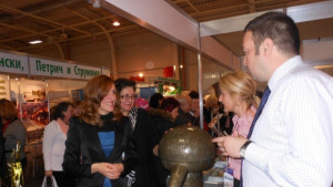 Министър Ангелкова Казанлък защитава позицията си на емблема на България