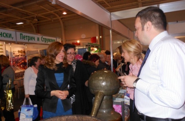 Министър Ангелкова: Казанлък защитава позицията си на емблема на България