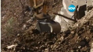 Преустановяват временно разчистването на пътя Кричим Девин
