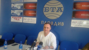 Никленов съди общината заради концесията на Нептун