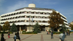 Масово се лепят рекламни материали на забранени за това места