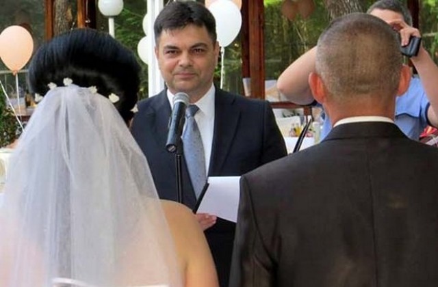 Кметът на Димитровград ще бракосъчетава влюбени