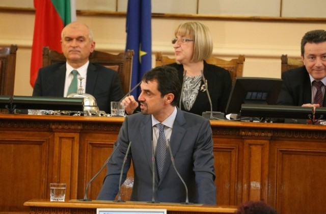 Обновяват пътя до „Леденика на пролет