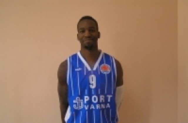 Черно море порт Варна измъчи , но загуби от Лукойл Академик след продължения