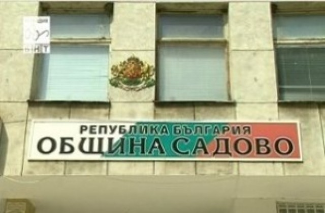 Асфалтират улици и строят детски площадки в Садово
