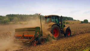 Бизнесът съзира риск в закона за земеделските земи иска да