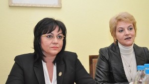 Корнелия Нинова Темата Украйна измества проблемите в страната