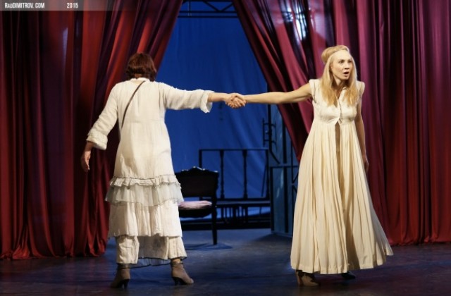 Театърът с първа премиера за сезона