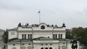 МОН ще проверява събират ли се пари за охрана в
