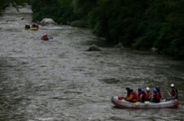 Шестима имигранти бедстват 5 часа в река Марица