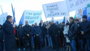 Блокираха E79 с искане за втори лифт в Банско