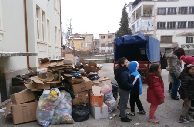 Габровските ученици спестиха на природата 3 тона отпадъци