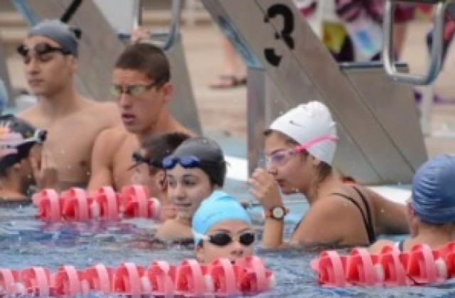 Записват деца за начално обучение по плуване на басейн „Делфини“