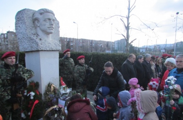 Горнооряховчани се поклониха пред паметта на Апостола