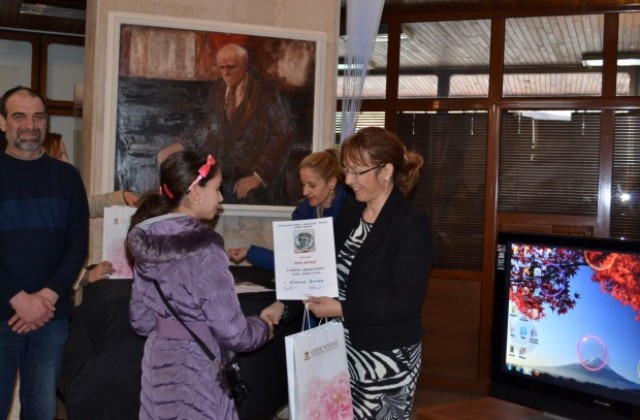 Наградиха млади творци в конкурса „Високо бесило“