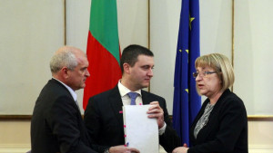 Разнобой в коалицията за поемането на нов дълг