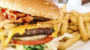 Данък вредна храна може да направи някои продукти поздравословни