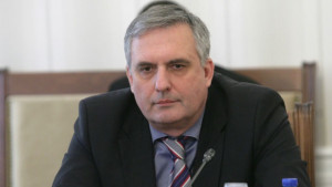 Ивайло Калфин защити нуждата от нов дълг