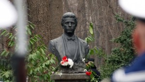 За Левски като икона и пример или само като портрет