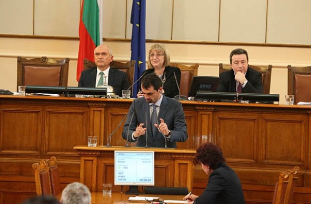 Две възможности аграрната гимназия в Бяла Слатина да получи земи