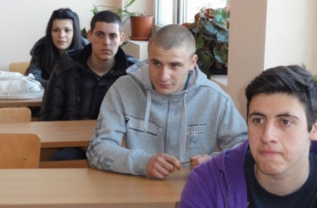 Ученици се състезават за стипендии от ЧЕЗ