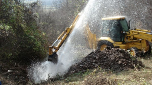 Усложнения и свлачищен терен бавят работата по аварията на магистралния