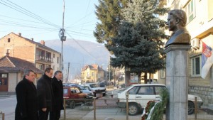 Областен управител кмет и председател на ОС се поклониха пред