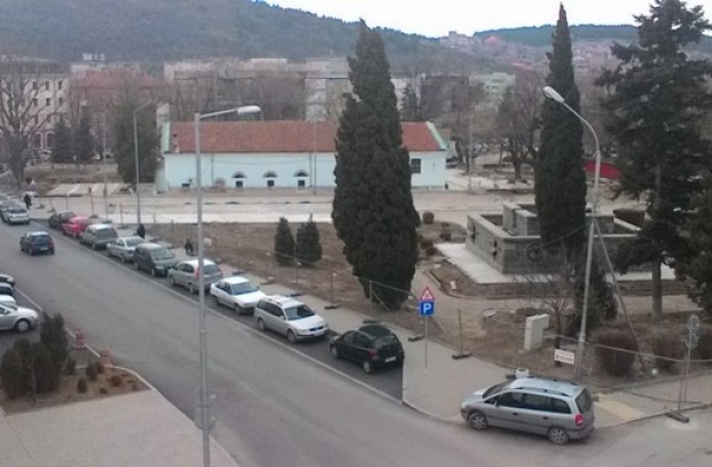 Продължава ремонтът около площада  и църквата „Свети Димитър“ в Сливен
