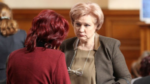 Стоянова Ако НС не одобри заема може да се стигне